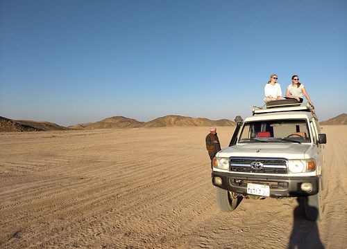 Jeep Safari ab Hurghada inkl. Kamelreiten und Besuch eines Beduinendorfs