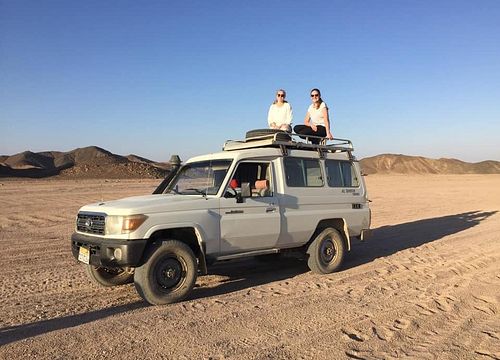 Jeep Safari von Makadi Bay inkl. Kamelreiten und Besuch eines Beduinendorfs