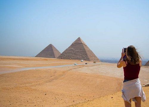 Private Tagestour von Hurghada zu den Pyramiden mit Privatfahrzeug