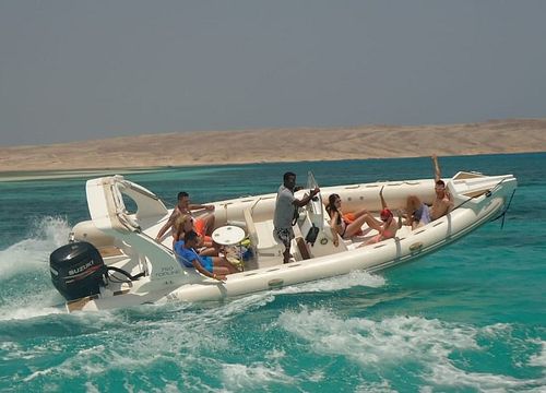 Speedboot Sahl Hasheesh: Privater Ausflug zur einsamen Insel mit Schnorcheln