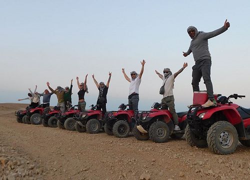 Quad Tour durch die Wüste, Beduinendorf & BBQ Abendessen von Makadi Bay